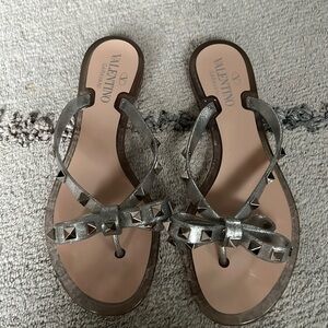 VALENTINO
Rockstud Accent Bow Rubber Slides